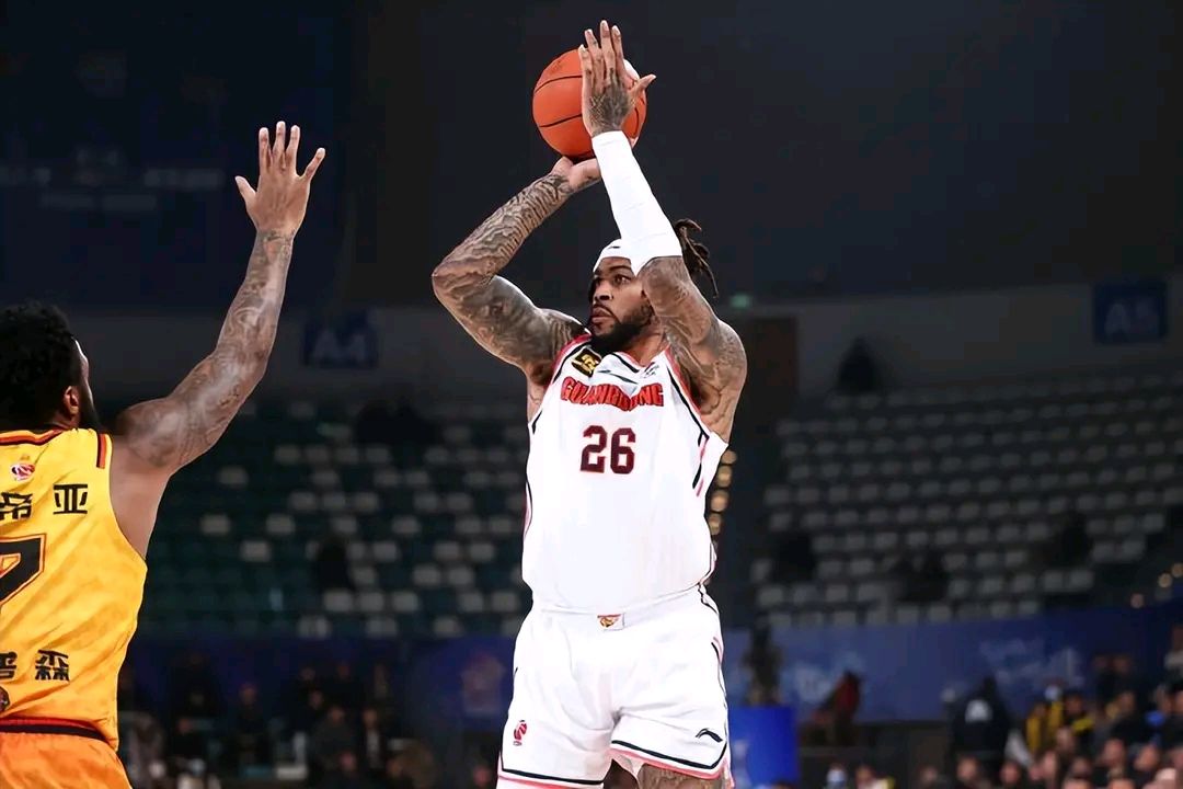 包含高潮不断！王强压哨三分震撼全场，助队完成逆转！的词条