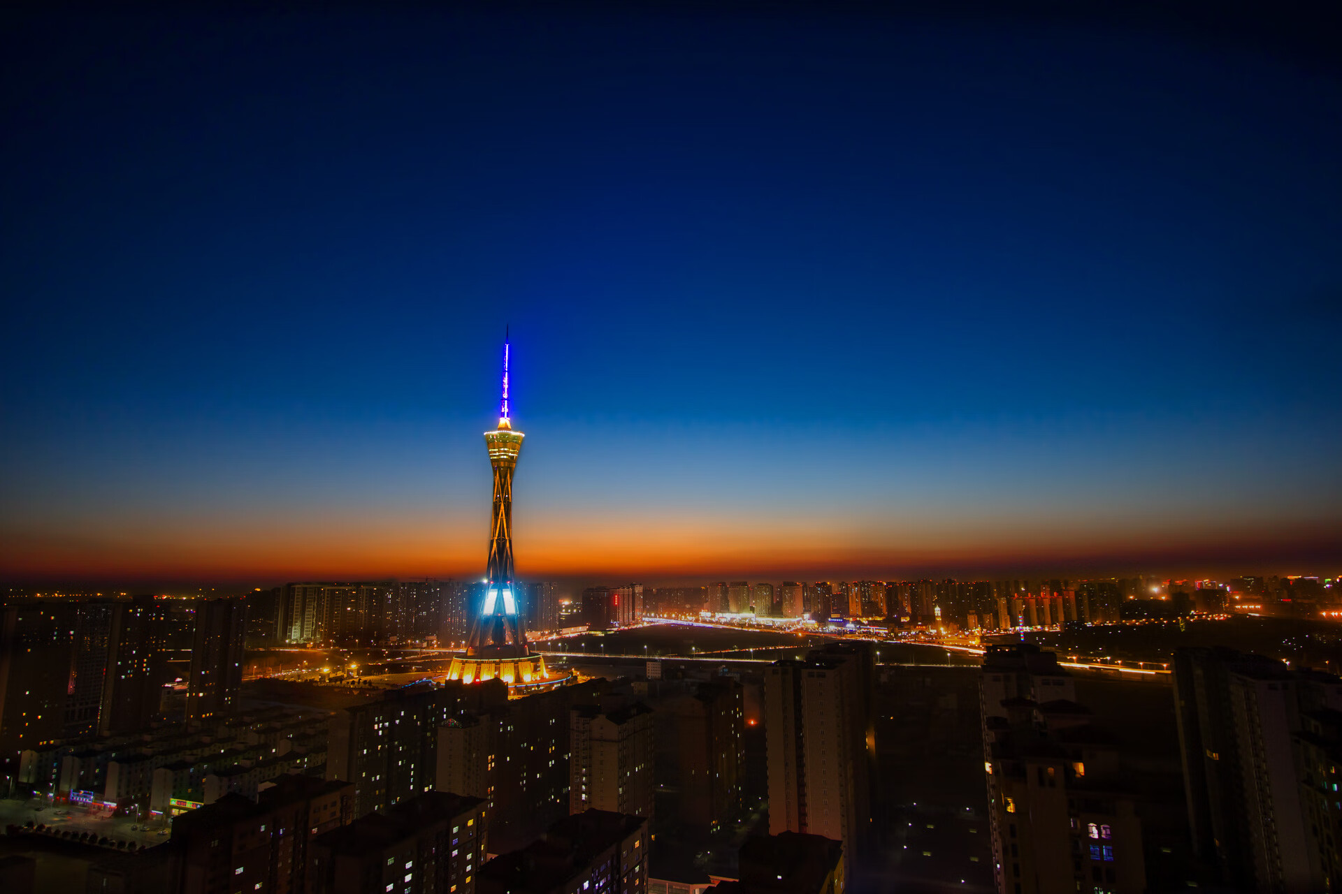 荷兰男足在预选赛中被西班牙淘汰，荷兰男足近期战绩