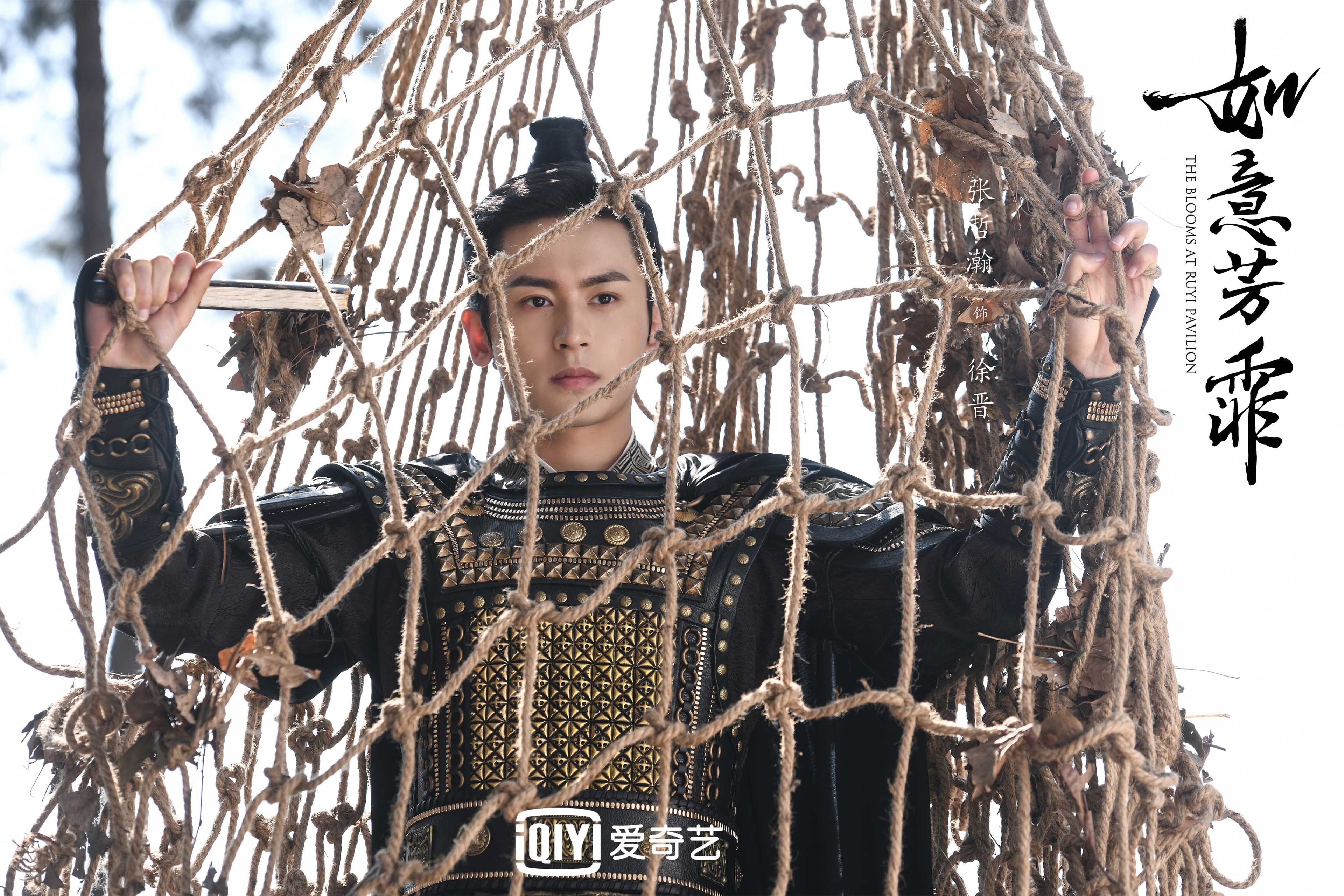 姚明重返篮球赛场:中国巨人教练身份娇妻与儿子助阵,姚明做教练