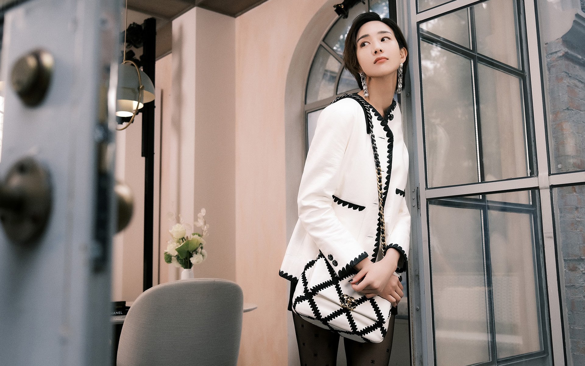 卡普尔凭借超高的竞技状态，帮助袋鼠队在比赛中屡屡得分，卡尔美袋鼠皮足球鞋